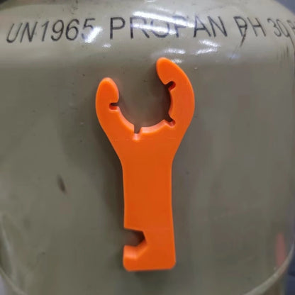 Gas bottle key with magnet